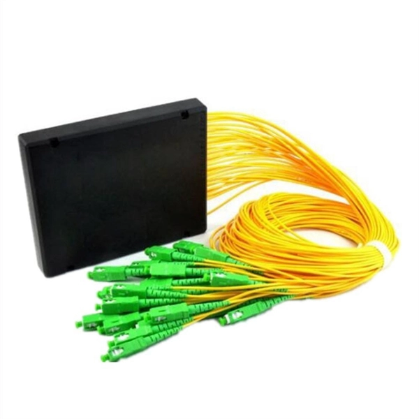 Rainproof temporary power distribution box for construction site