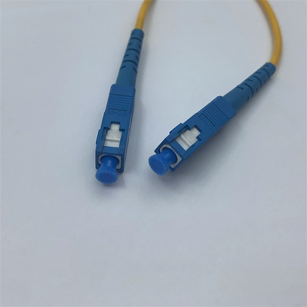 Mounting bracket for fiber optic sensors