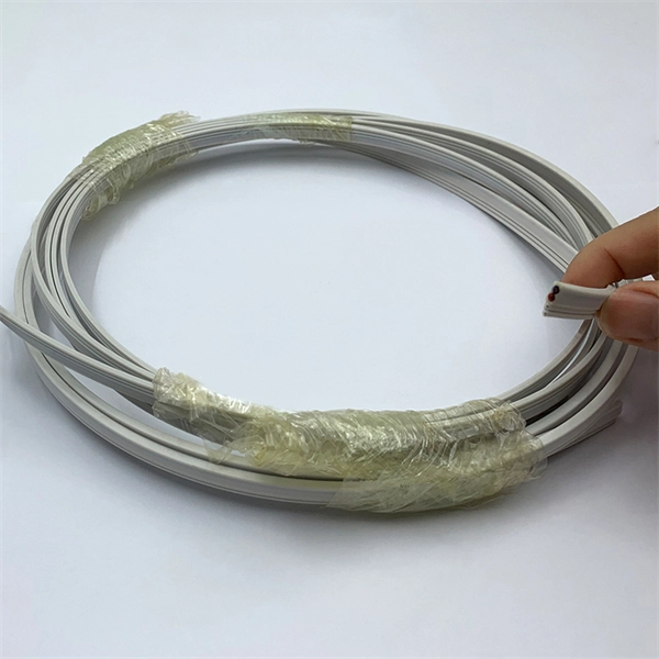 Single-mode grounding of low-voltage fiber optic cables in the computer room